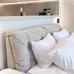 Designer - Rooftop - Sea View - Arcadia 200m דירה *